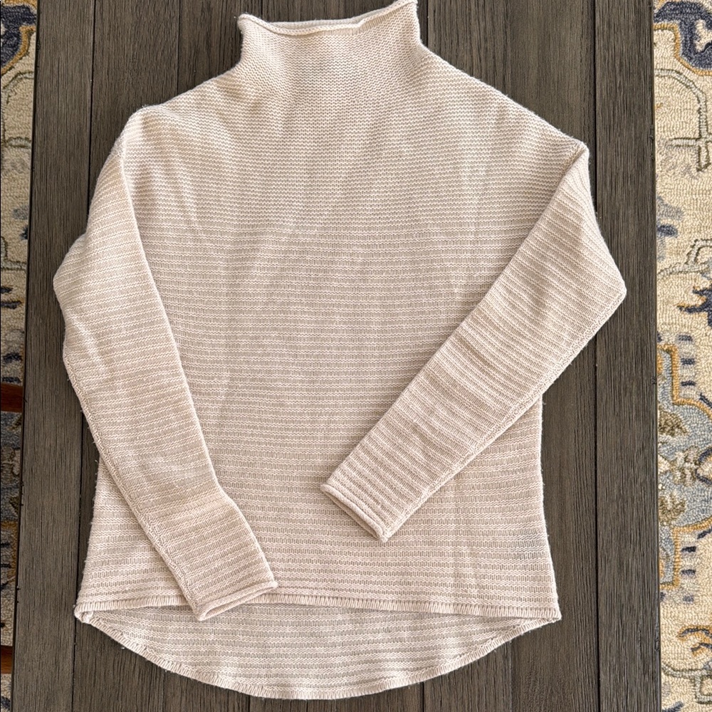 360 Cashmere crème mock turtleneck. Size XS, NWOT
